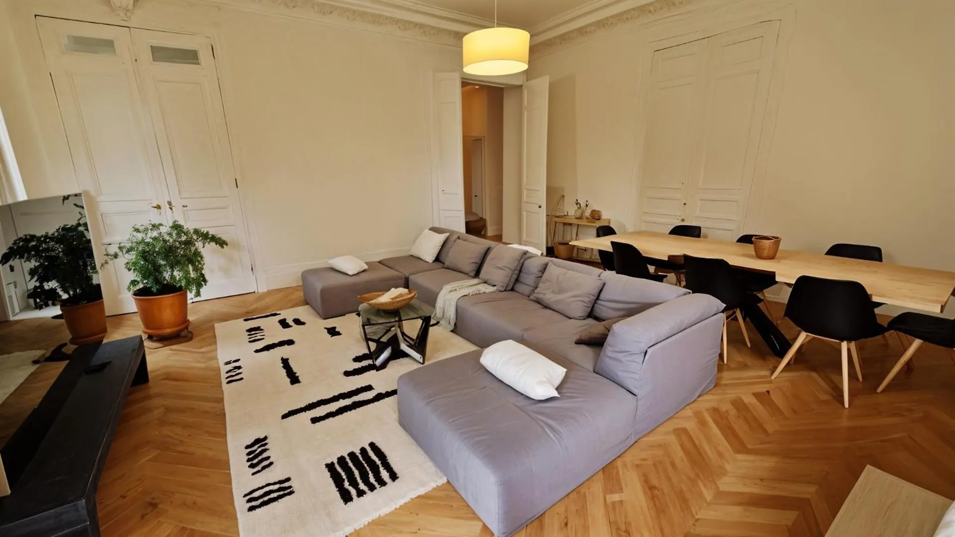 Chic Bourgeois Apartment Heart Of 칸느