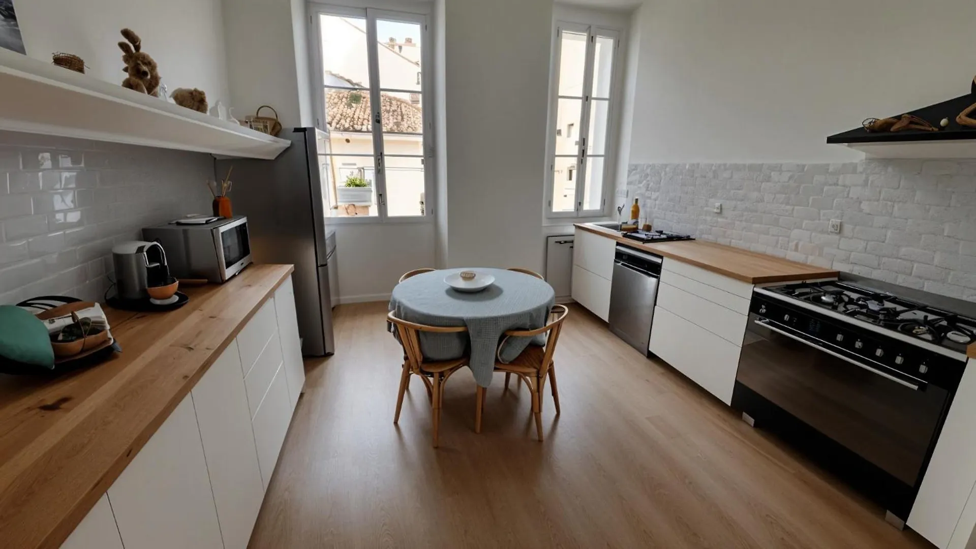 Chic Bourgeois Apartment Heart Of Cannes